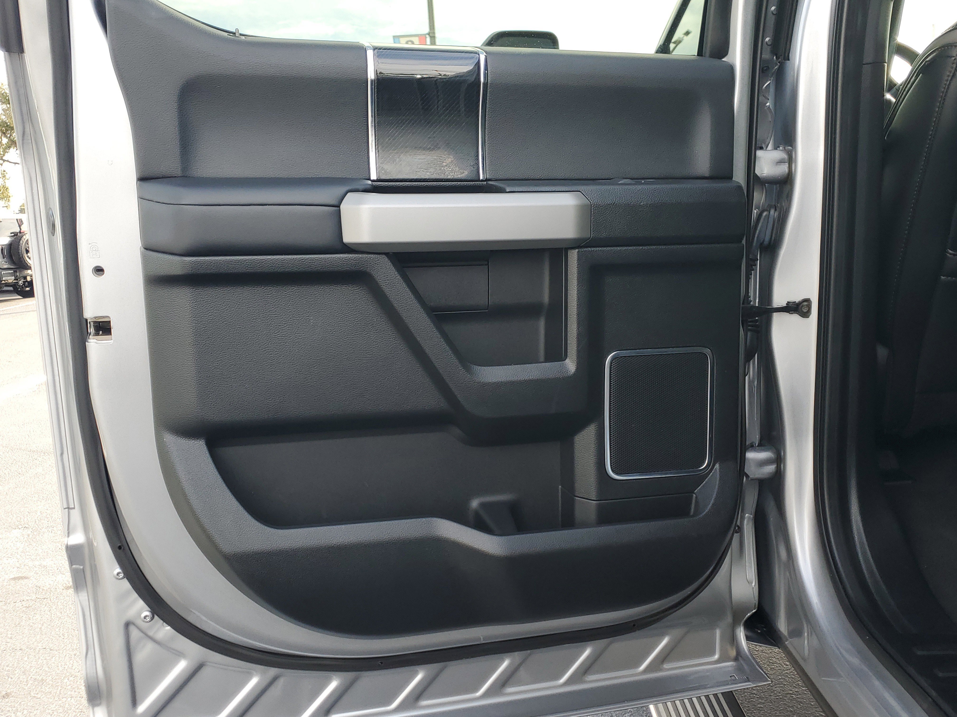 Certified 2021 Ford F250 Platinum w/ FX4 Off-Road Package image 10