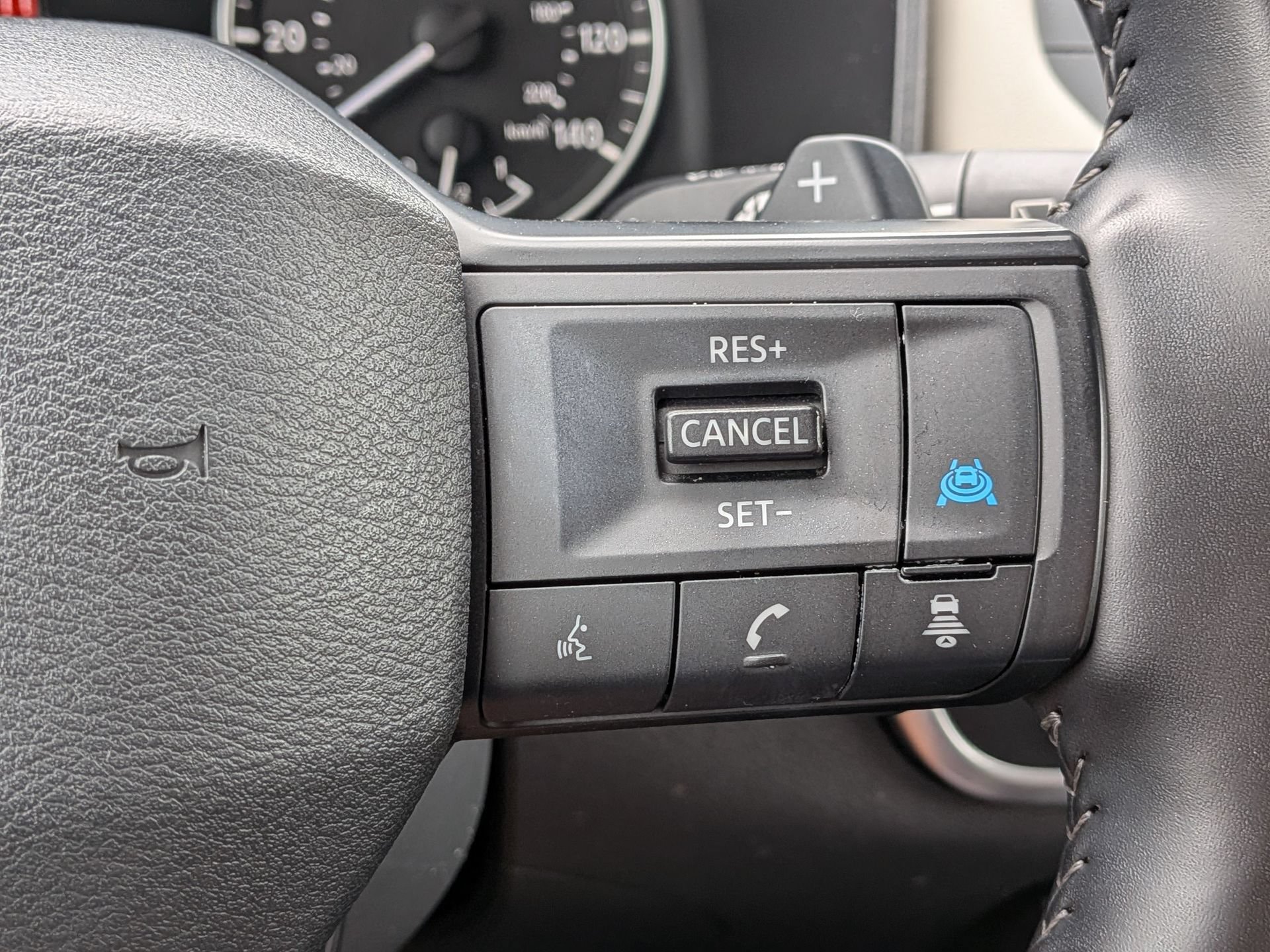 Used 2025 Nissan Rogue SV FWD image 28