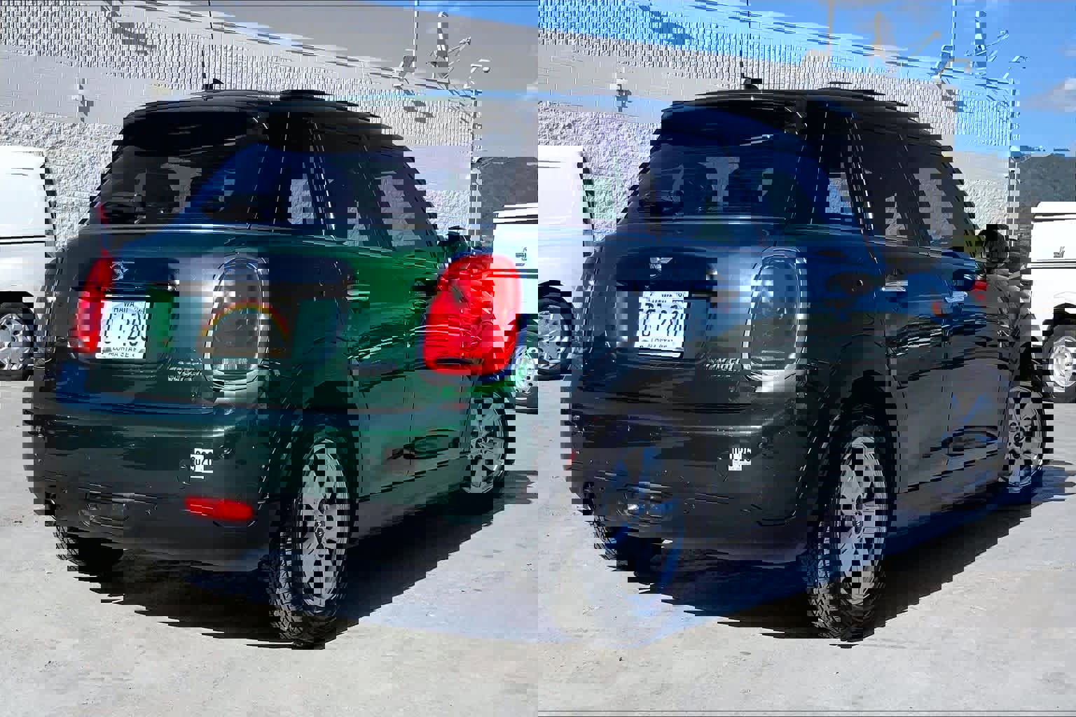 Used 2017 MINI Cooper 4-Door Hardtop image 22