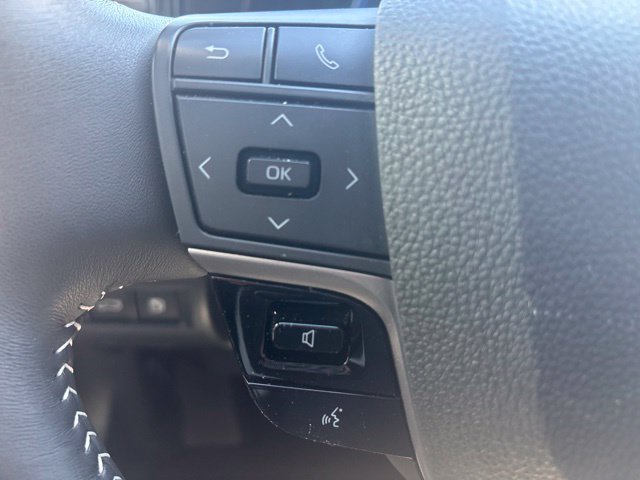 Used 2025 Toyota Camry SE w/ Convenience Package FWD image 29