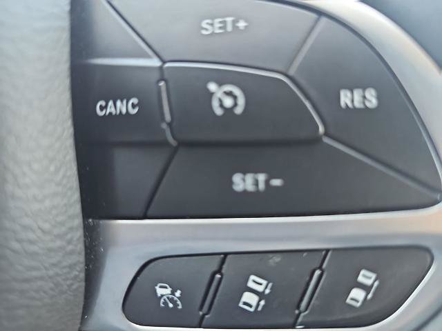 Used 2024 Chrysler Pacifica Touring-L FWD image 18