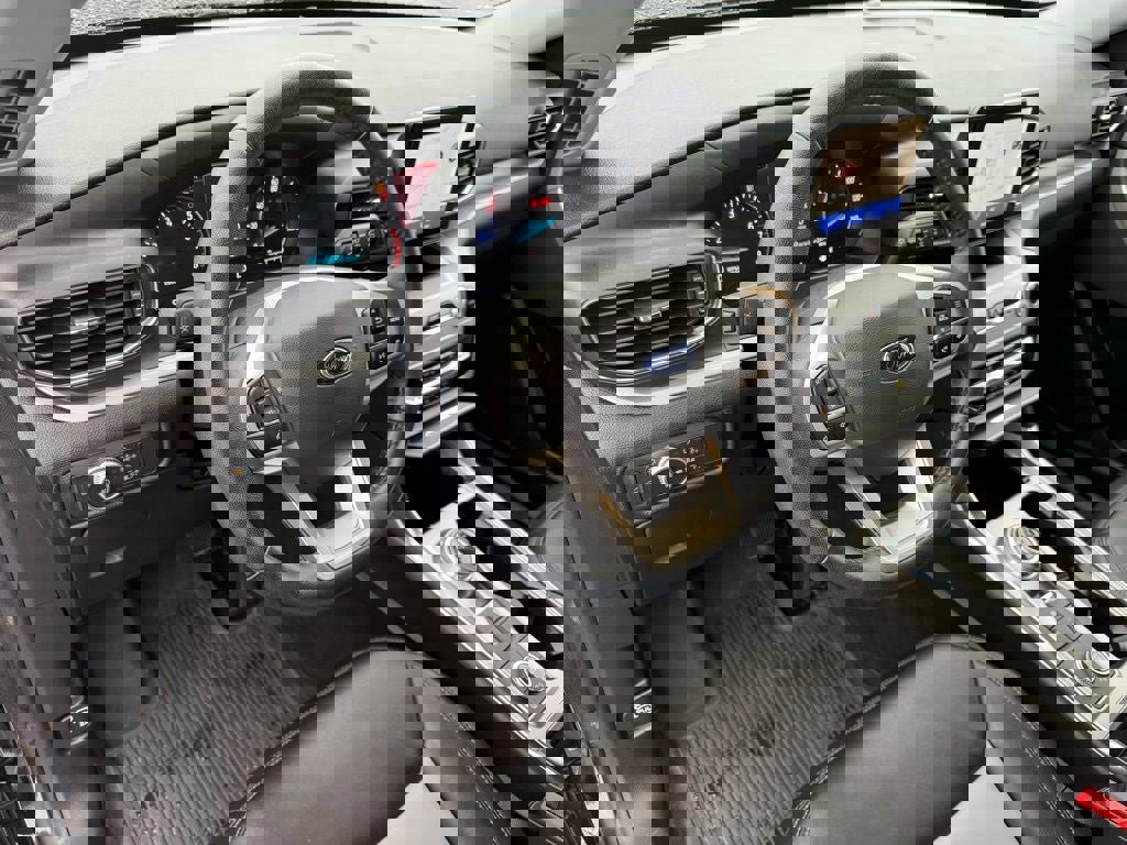 Certified 2022 Ford Explorer XLT w/ Equipment Group 202A image 23