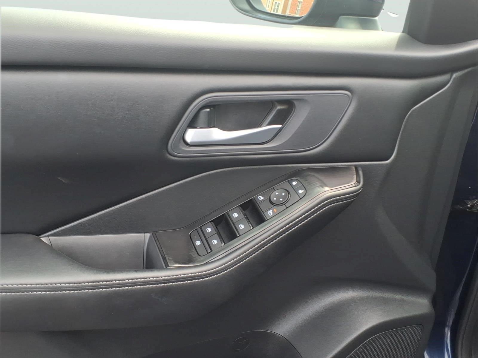 Used 2026 Nissan Rogue SV FWD image 9