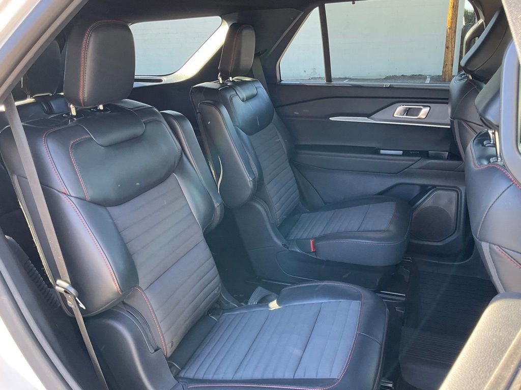 Certified 2025 Ford Explorer ST-Line w/ Premium Package image 36