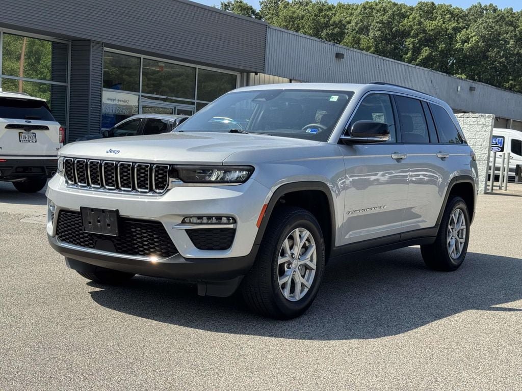 Used 2023 Jeep Grand Cherokee Limited AWD/4WD image 25