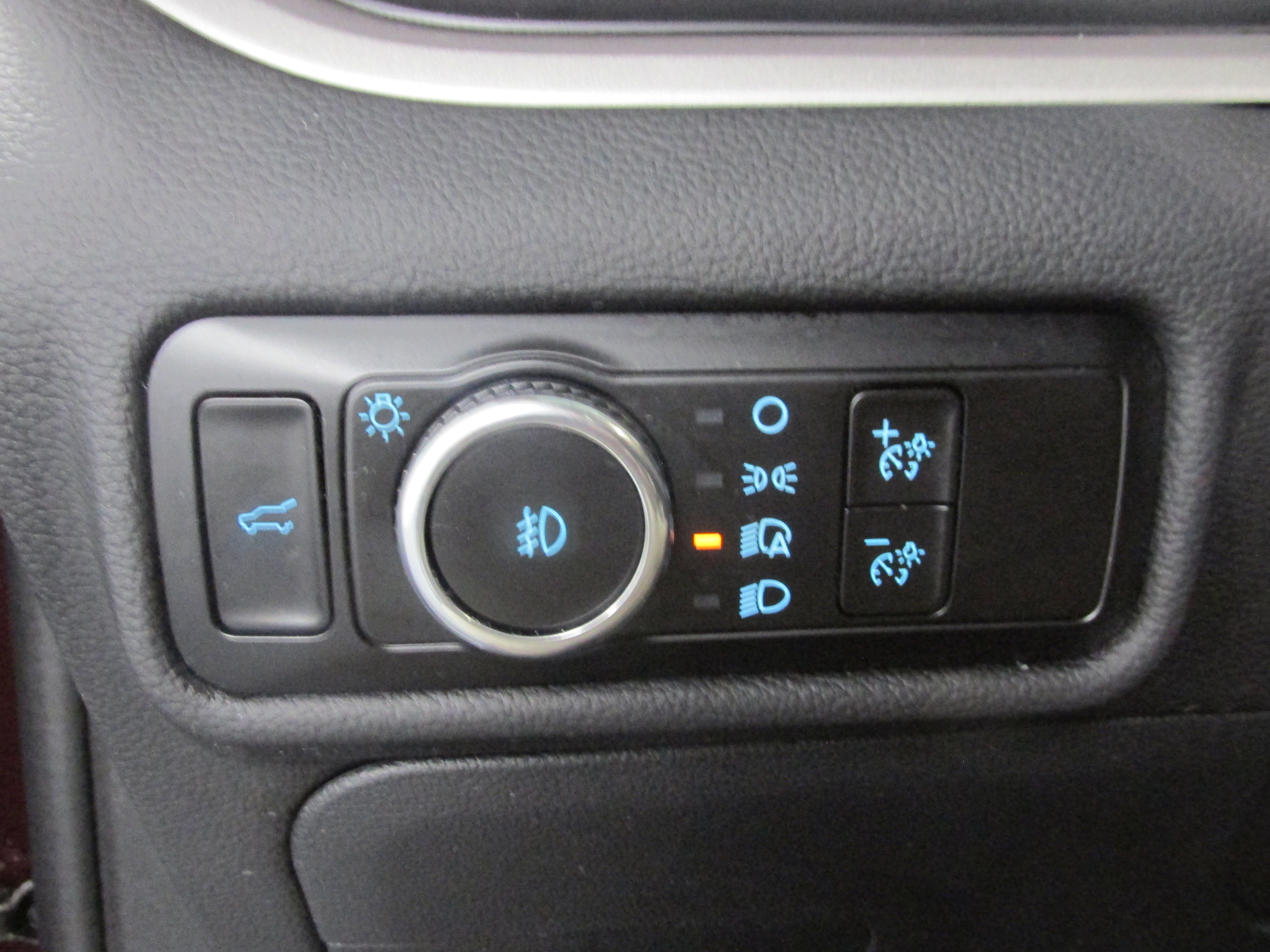 Certified 2023 Ford Explorer XLT w/ Equipment Group 202A AWD/4WD image 34