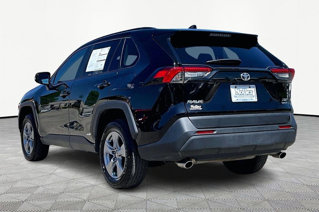 Used 2025 Toyota RAV4 XLE AWD/4WD image 2