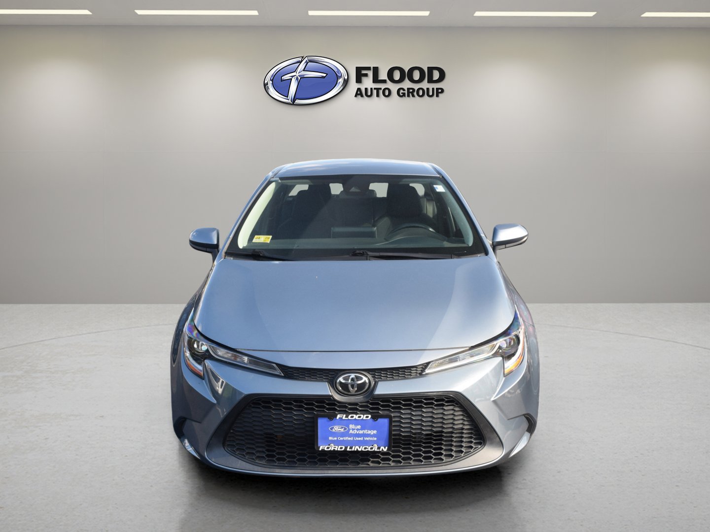 Used 2021 Toyota Corolla LE FWD image 2