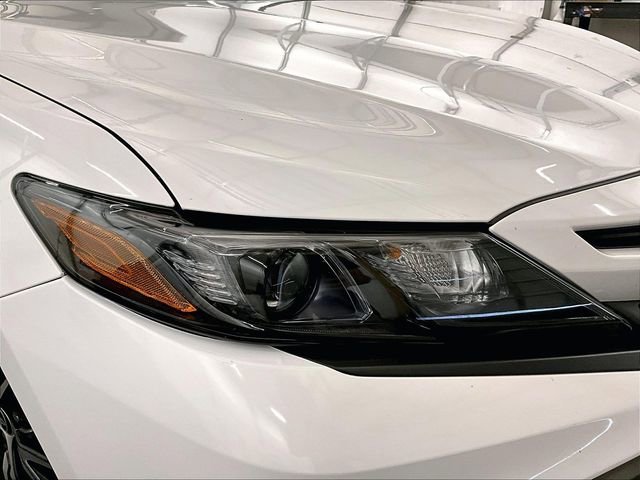 Used 2024 Toyota Camry SE w/ Cold Weather Package FWD image 27