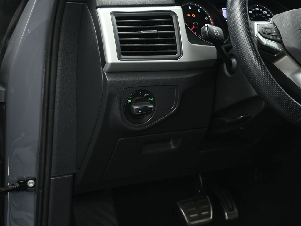 Used 2021 Volkswagen Atlas Cross Sport SE image 36