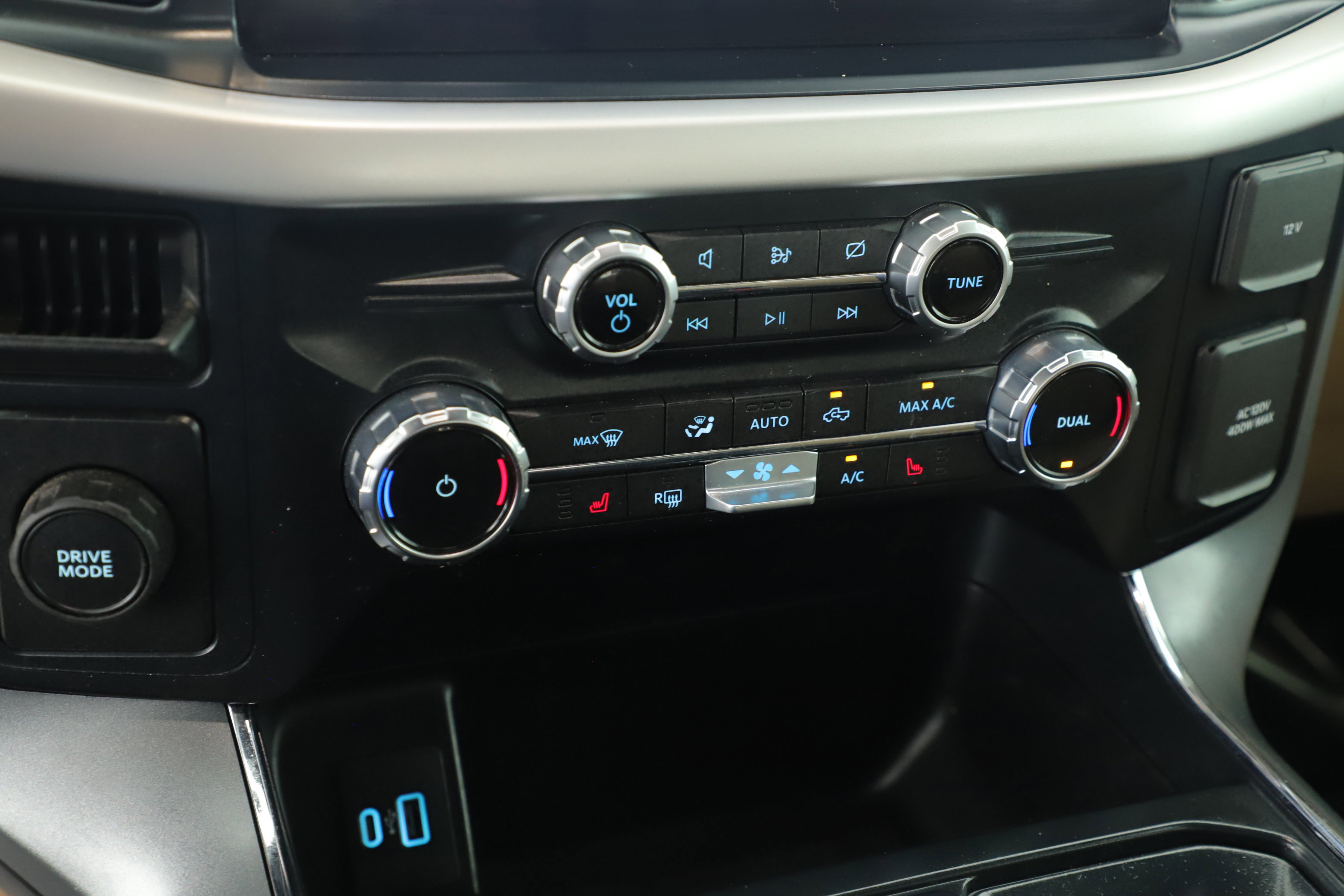 Certified 2022 Ford F150 XLT w/ Equipment Group 302A High image 17