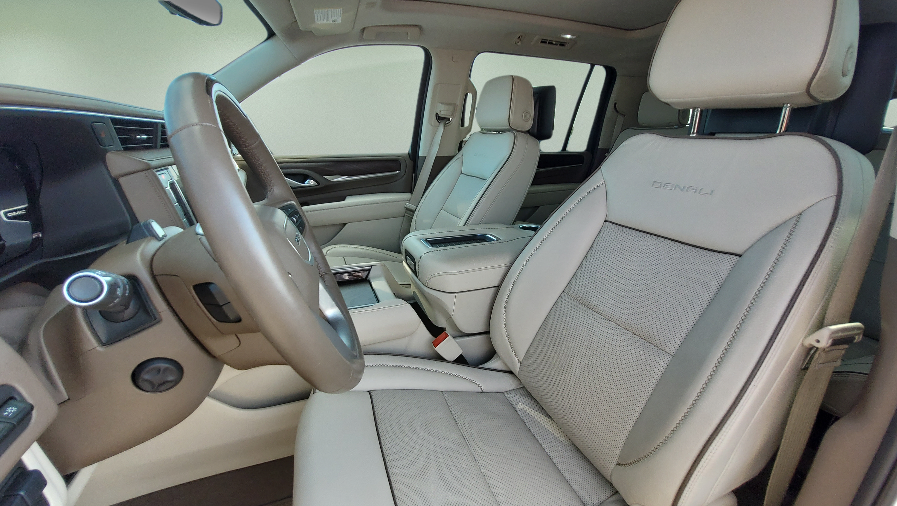 Used 2024 GMC Yukon XL Denali w/ Denali Reserve Package AWD/4WD image 29