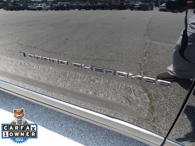 Used 2025 Jeep Grand Cherokee Limited w/ Black Appearance Package RWD image 16