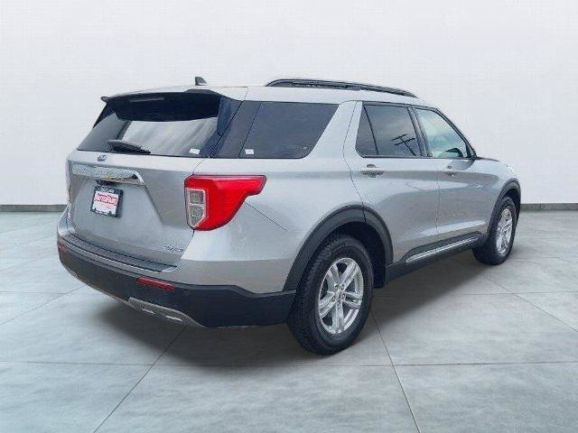 Certified 2022 Ford Explorer XLT w/ Equipment Group 202A AWD/4WD image 7