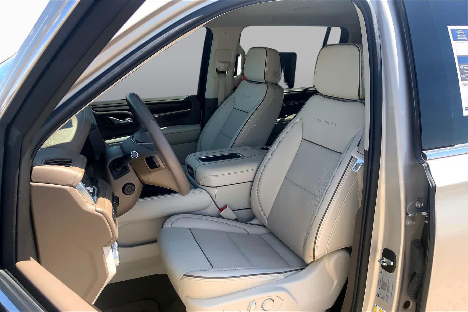 Used 2023 GMC Yukon XL Denali AWD/4WD image 8