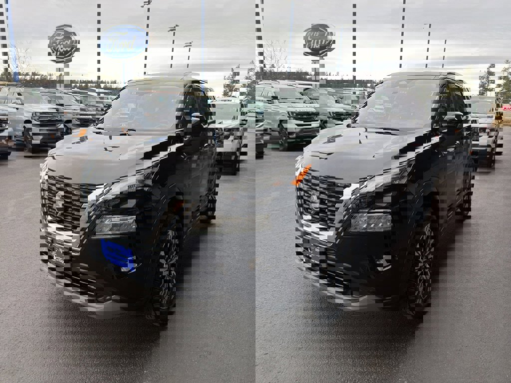 Used 2023 Nissan Rogue SV image 3