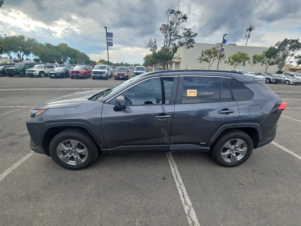 Used 2024 Toyota RAV4 LE AWD/4WD image 4