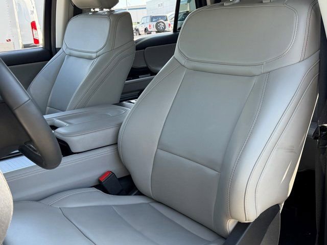 Certified 2025 Ford Expedition Max Active AWD/4WD image 8