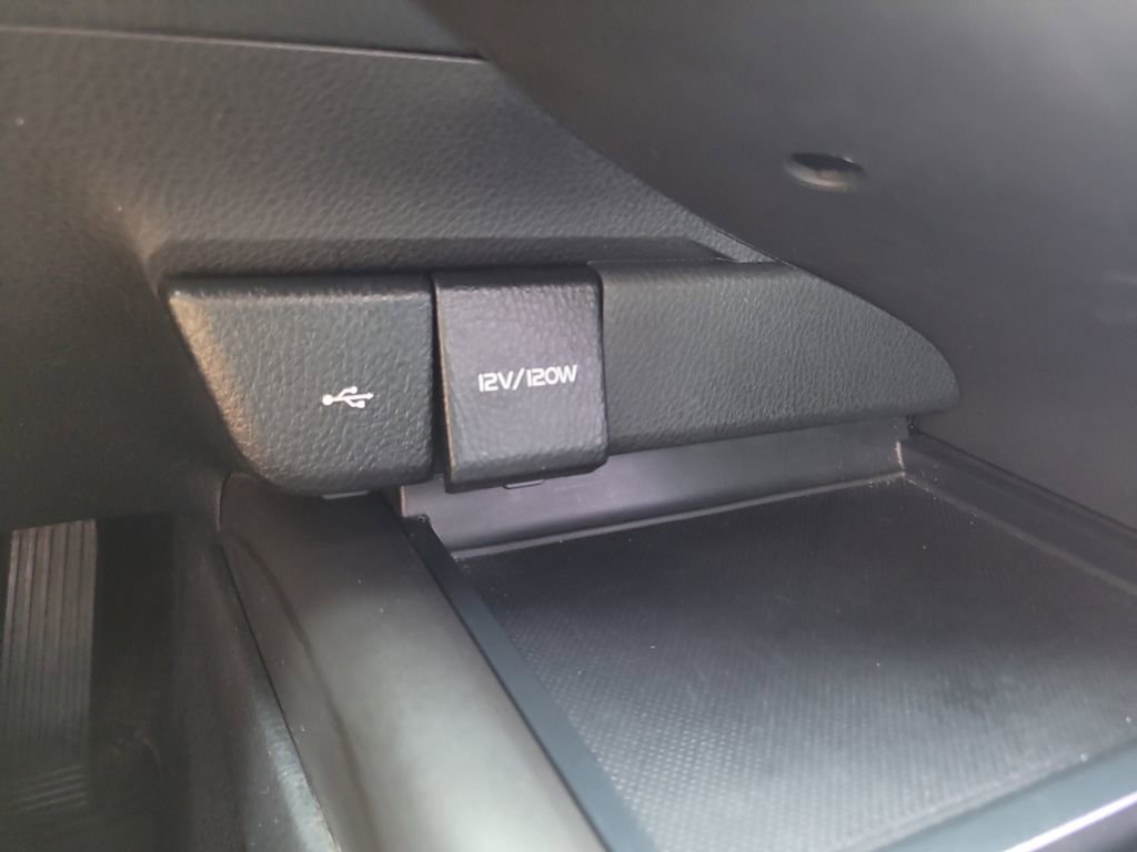 Used 2023 Toyota Camry SE image 21