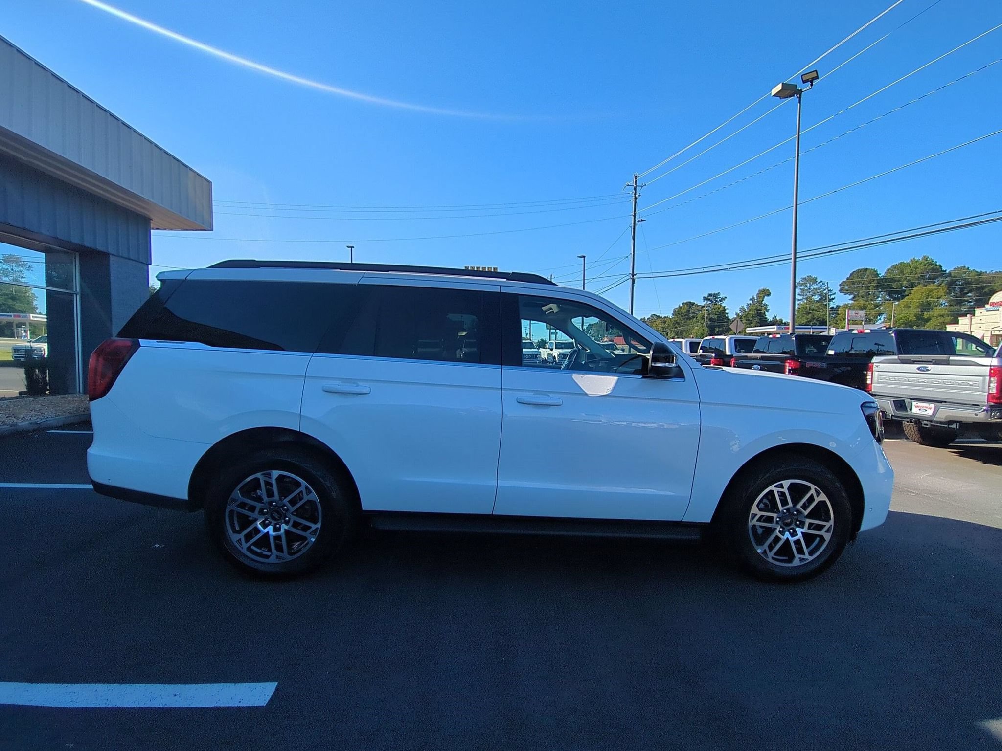 Certified 2025 Ford Expedition Active AWD/4WD image 4