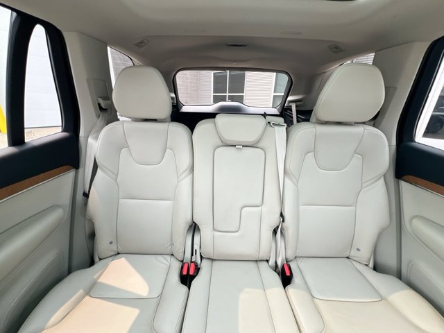 Used 2021 Volvo XC90 T6 Momentum AWD/4WD image 23