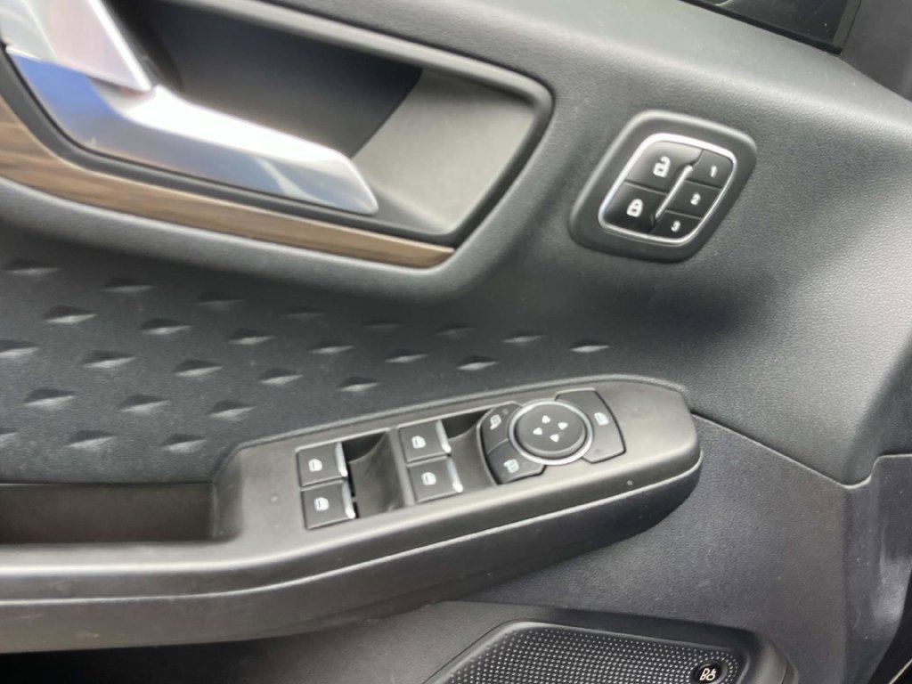 Certified 2020 Ford Escape Titanium AWD/4WD image 30