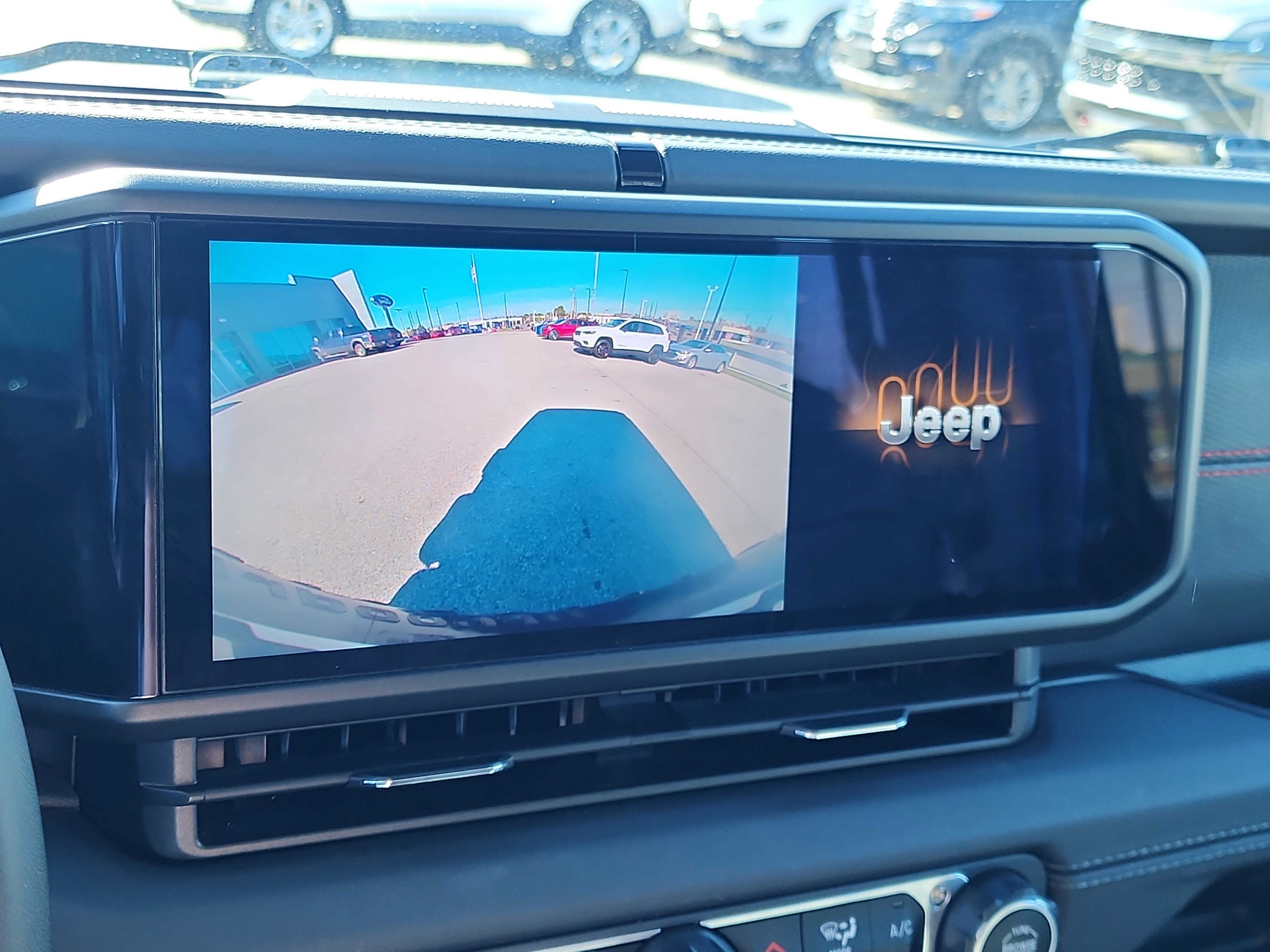 Used 2024 Jeep Wrangler Rubicon image 23