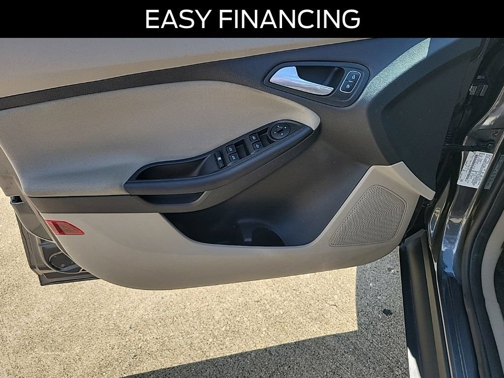 Certified 2018 Ford Focus SE FWD image 18