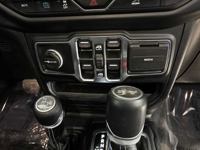 Used 2023 Jeep Wrangler Unlimited Sahara w/ Cold Weather Group image 34