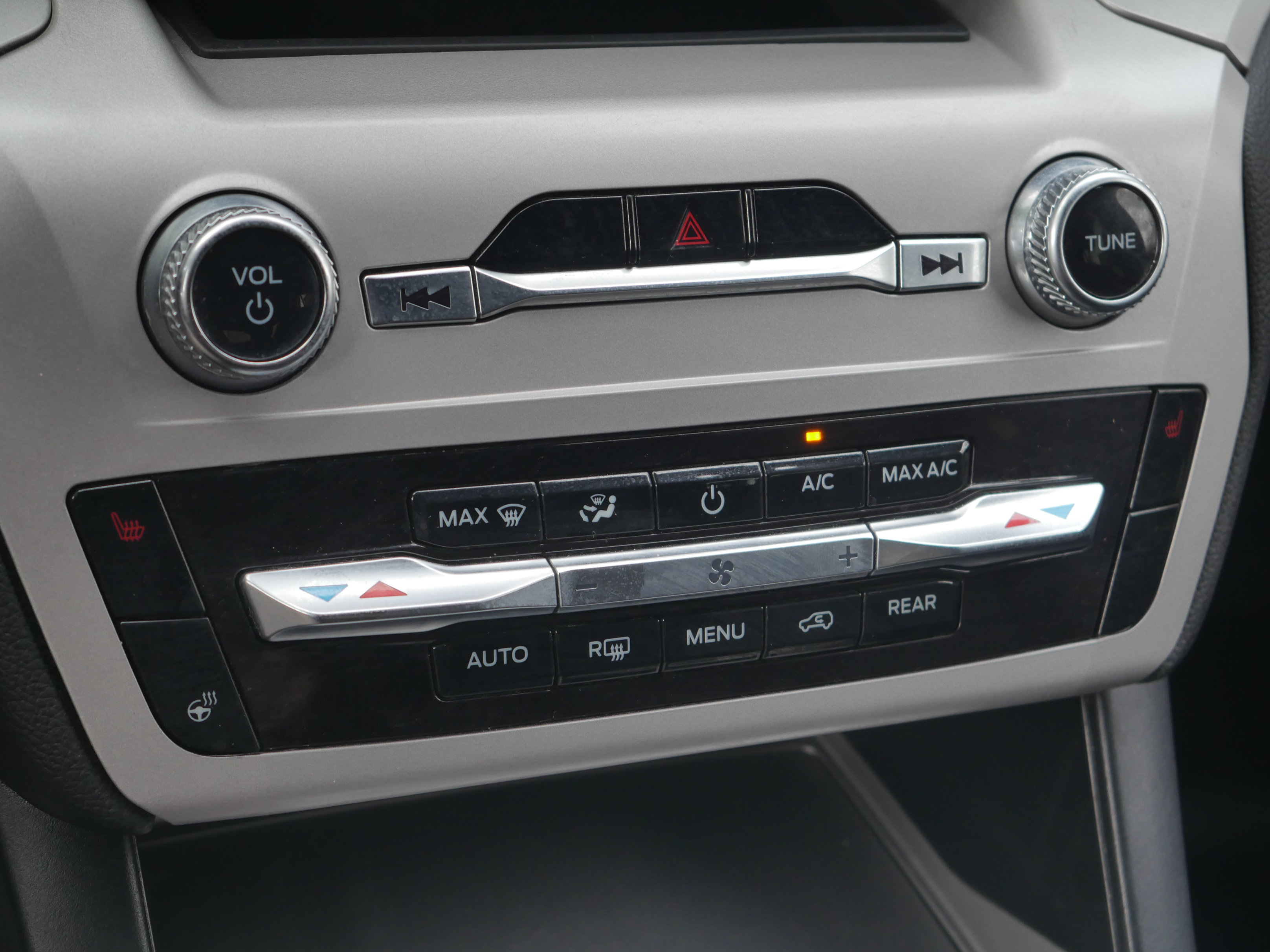 Certified 2023 Ford Explorer XLT AWD/4WD image 12