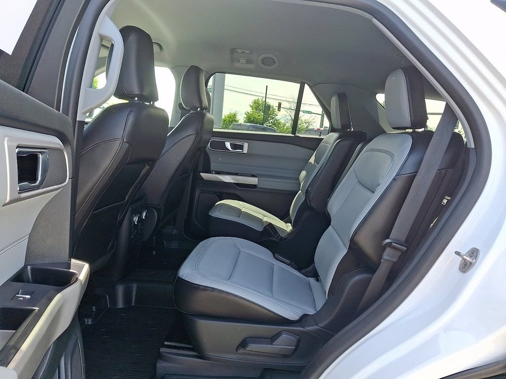 Certified 2021 Ford Explorer XLT w/ Equipment Group 202A AWD/4WD image 10