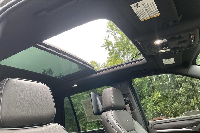 Used 2021 GMC Yukon Denali w/ Denali Premium Package RWD image 24