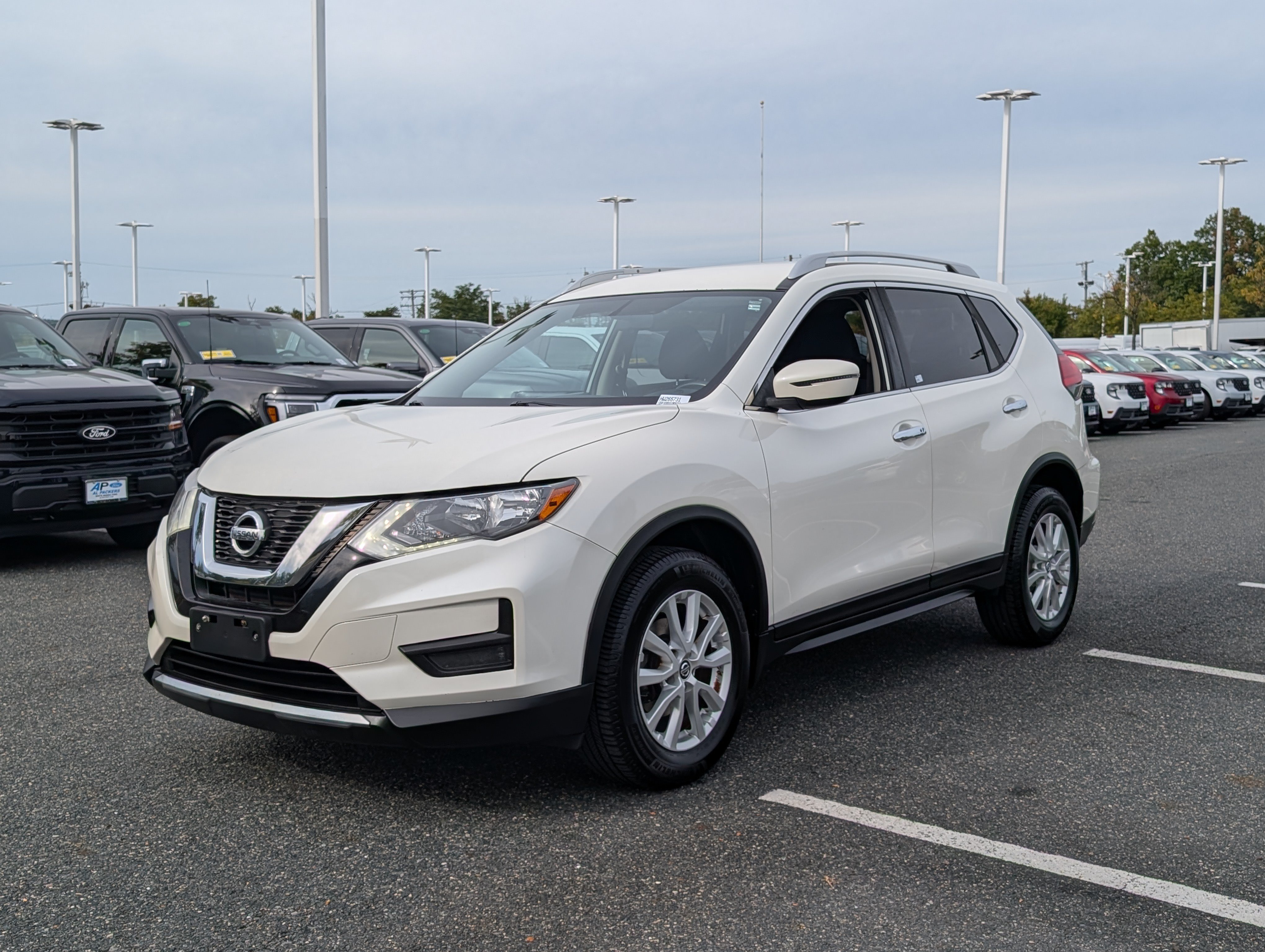 Used 2017 Nissan Rogue SV AWD/4WD image 8
