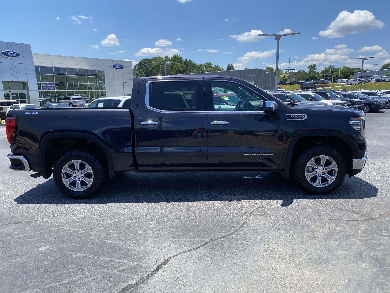 Used 2025 GMC Sierra 1500 SLT AWD/4WD image 8