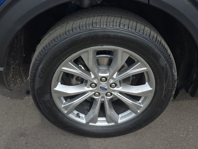 Certified 2023 Ford Explorer XLT w/ Equipment Group 202A AWD/4WD image 5