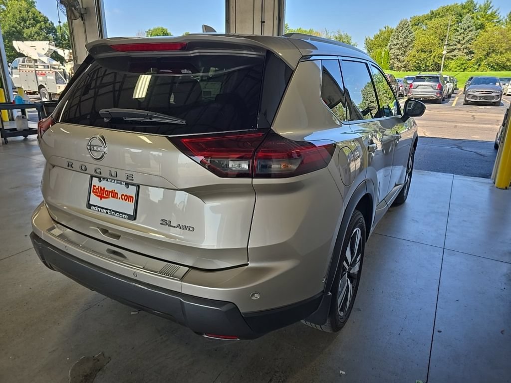 Used 2025 Nissan Rogue SL w/ SL Premium Package AWD/4WD image 4