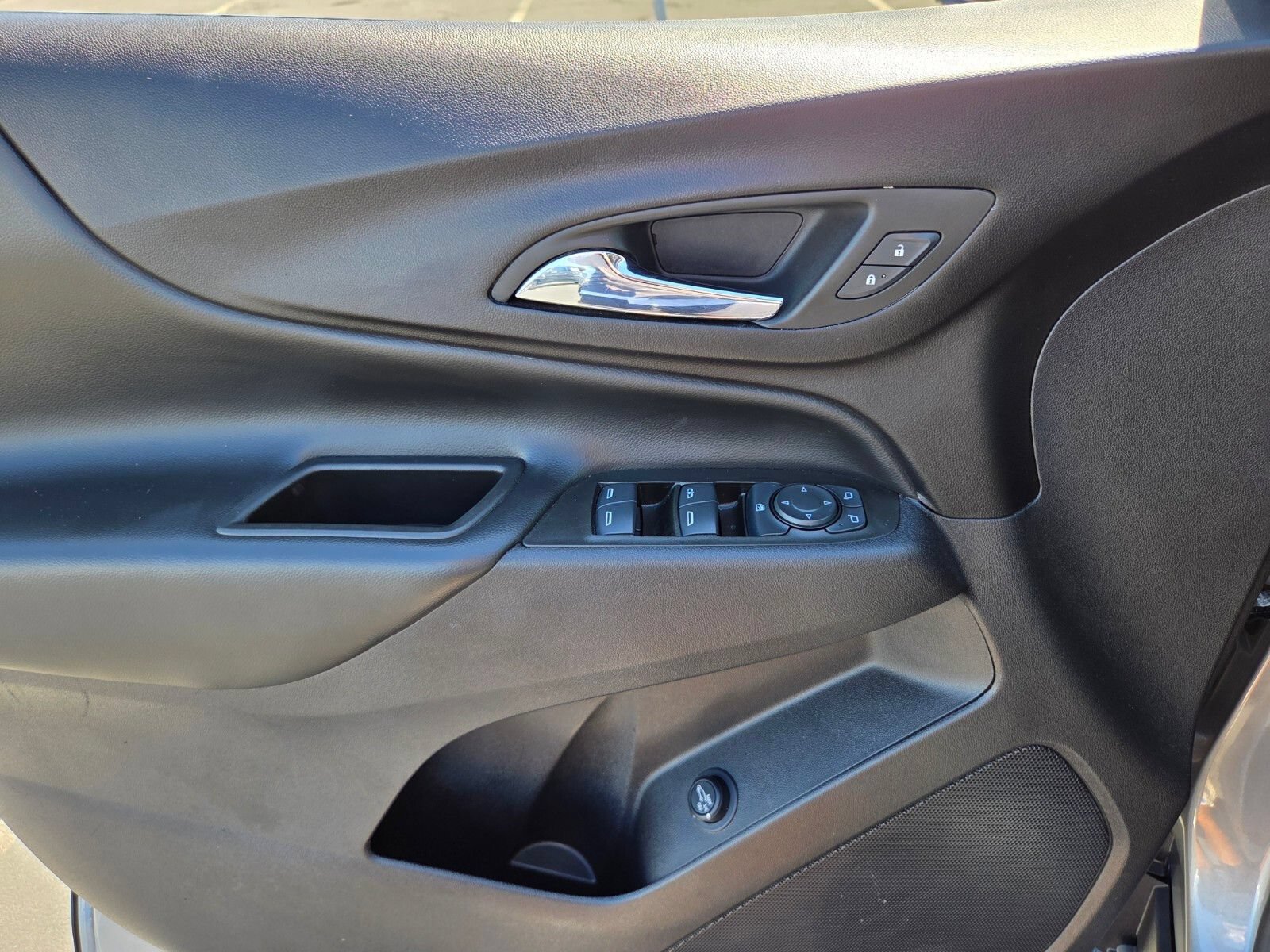 Used 2024 Chevrolet Equinox LT FWD image 17