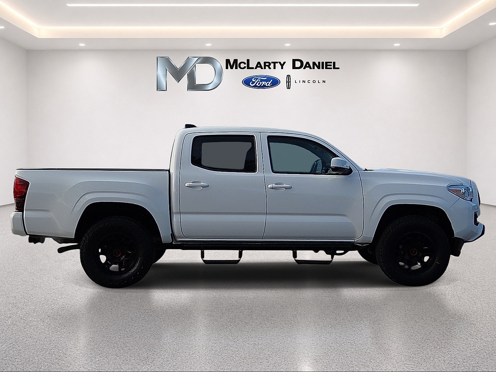 Used 2022 Toyota Tacoma SR AWD/4WD image 6