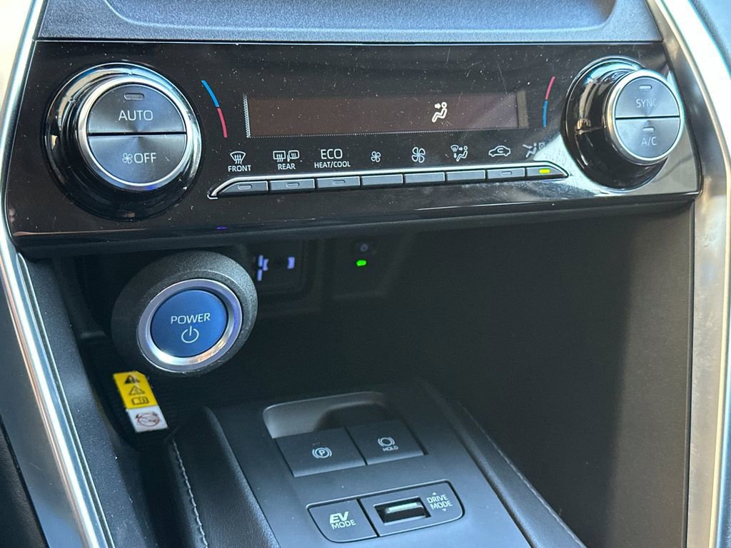 Used 2021 Toyota Venza LE image 20