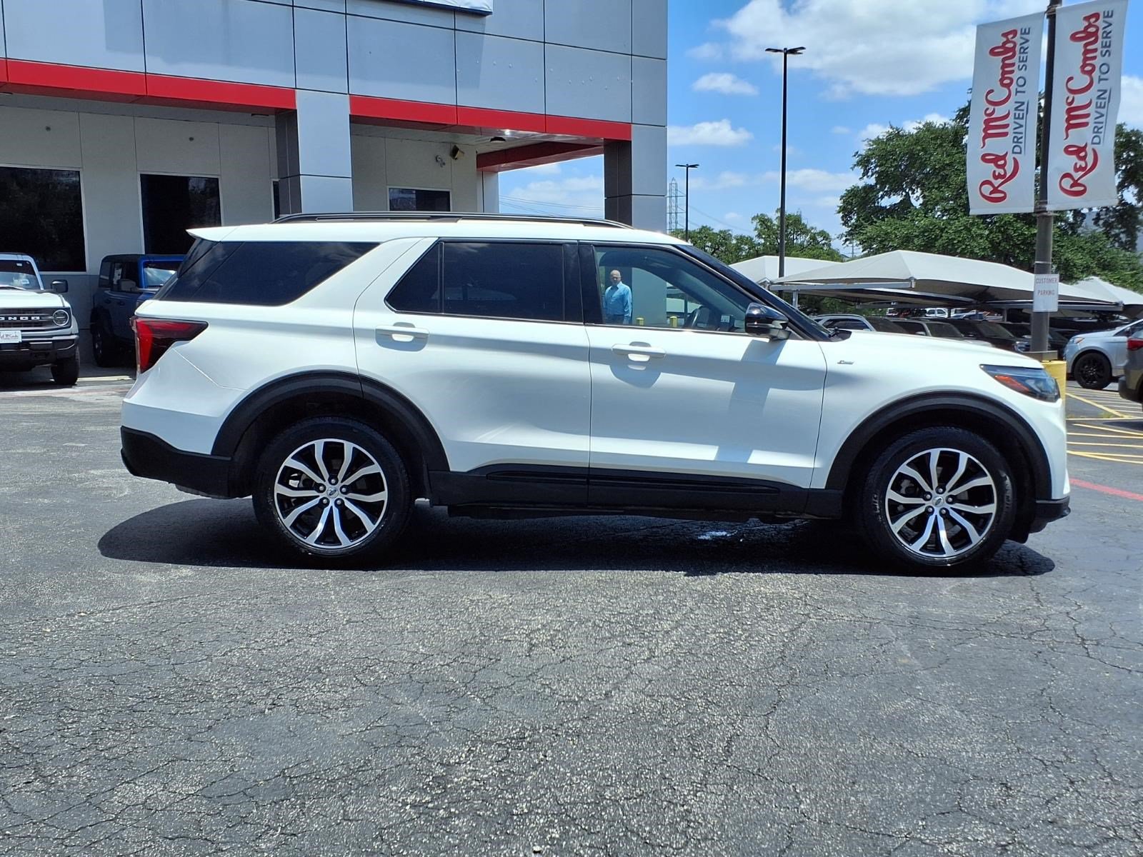Certified 2025 Ford Explorer ST-Line AWD/4WD image 5
