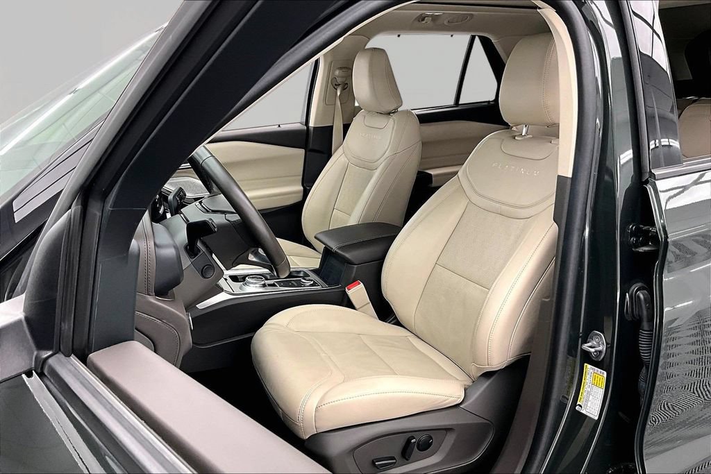 Certified 2024 Ford Explorer Platinum w/ Technology Package AWD/4WD image 25