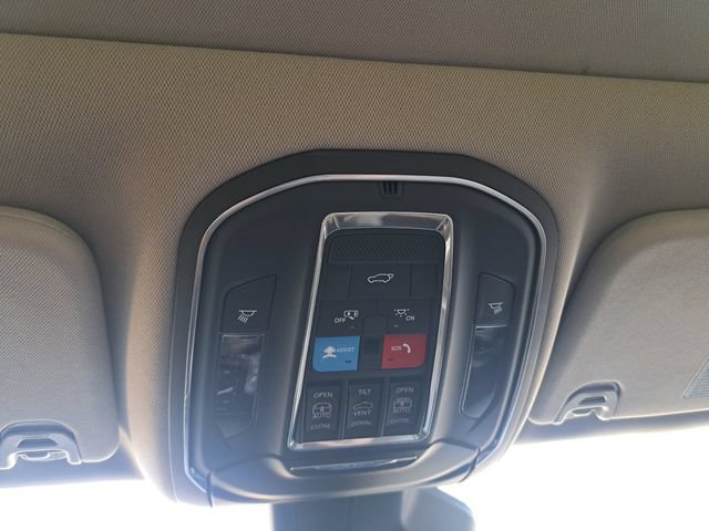 Used 2024 Jeep Wagoneer 4WD w/ Premium Group I image 15