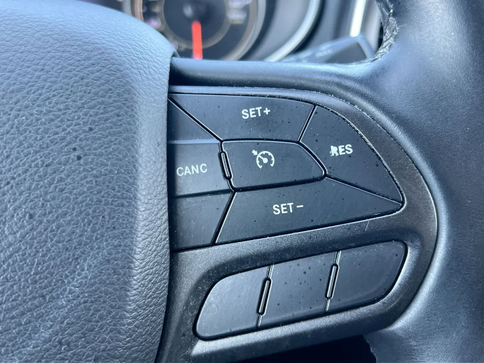 Used 2019 Jeep Cherokee Trailhawk AWD/4WD image 24