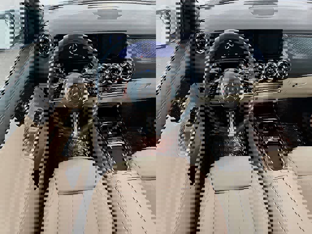 Used 2025 Mercedes-Benz GLA 250 4MATIC image 13