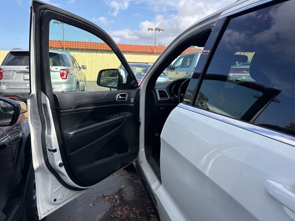 Used 2021 Jeep Grand Cherokee Laredo image 4