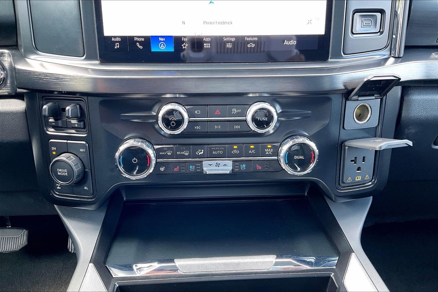 Certified 2025 Ford F250 Lariat w/ Chrome Package AWD/4WD image 32
