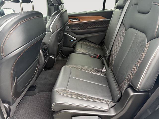 Used 2023 Jeep Grand Cherokee L Summit AWD/4WD image 25