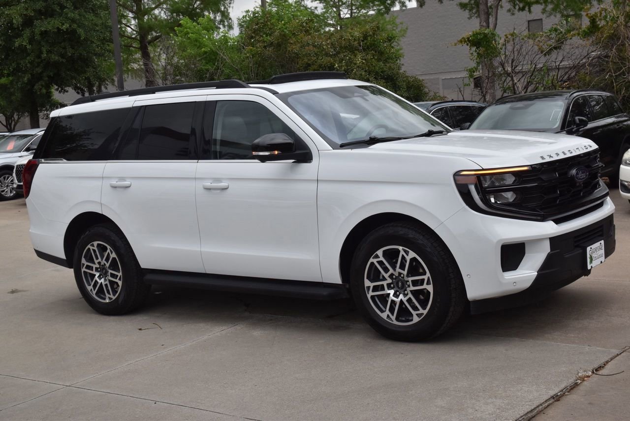 Certified 2025 Ford Expedition Active AWD/4WD image 12
