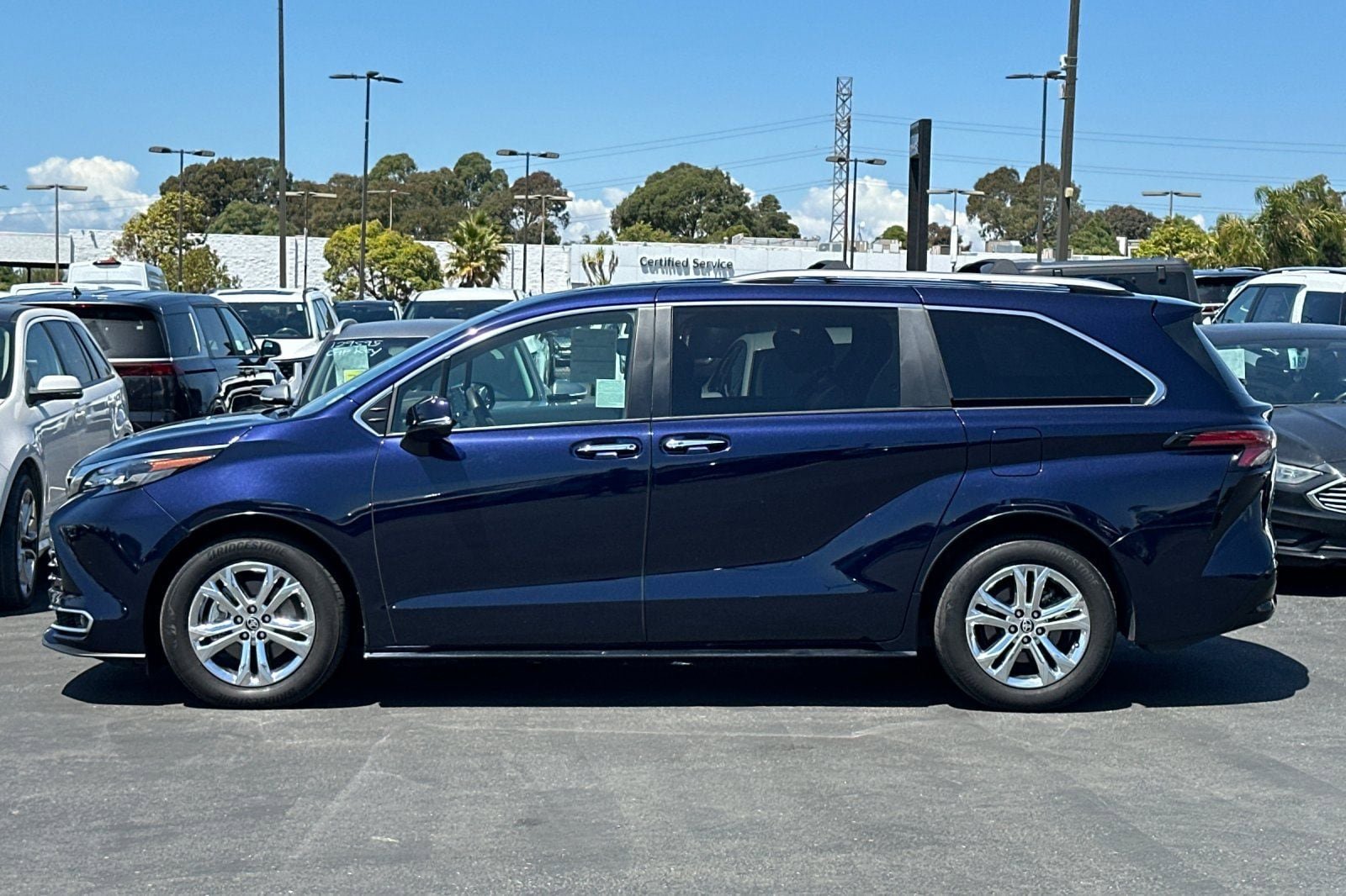 Used 2024 Toyota Sienna Platinum AWD/4WD image 9
