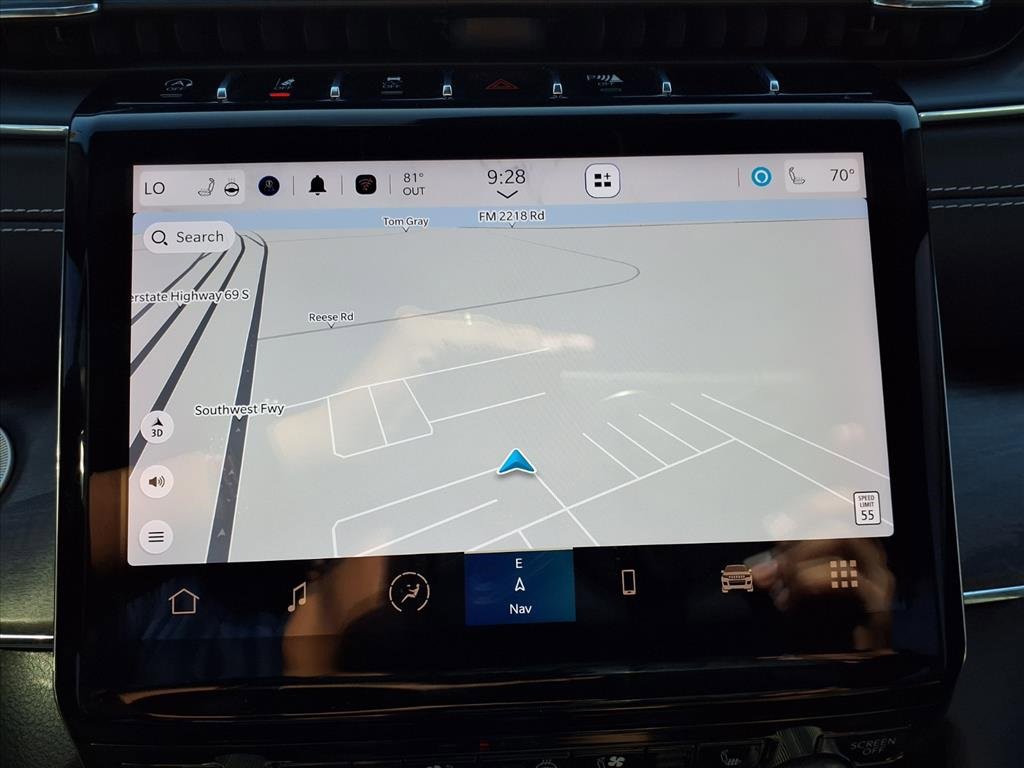 Used 2023 Jeep Grand Cherokee Overland w/ Luxury Tech Group IV image 4